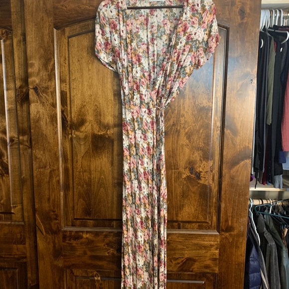 Short sleeve wrap dress, worn once. - Picture 2 of 5